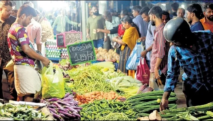 ഓണത്തിന് മുന്നേ വിലക്കയറ്റം: അവശ്യസാധനങ്ങളുടെ വില കുതിച്ചുയരുന്നു