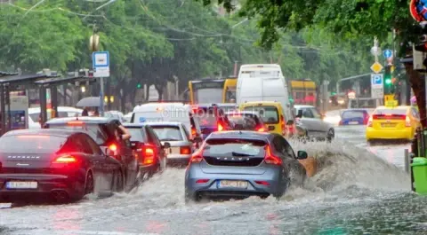 കേരളത്തിലെ വെള്ളപ്പൊക്കം: മഴയുടെ പ്രശ്നമല്ല, ഒരു സംവിധാനത്തിന്റെ പരാജയം