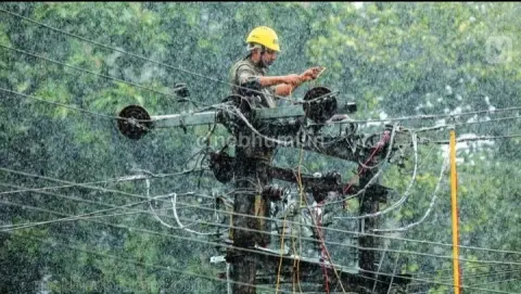 അതിതീവ്ര മഴ: KSEBയ്ക്ക് 25 കോടിയിലേറെ നാശനഷ്ടം; ലക്ഷക്കണക്കിന് ഉപഭോക്താക്കൾക്ക് വൈദ്യുതി തടസ്സം