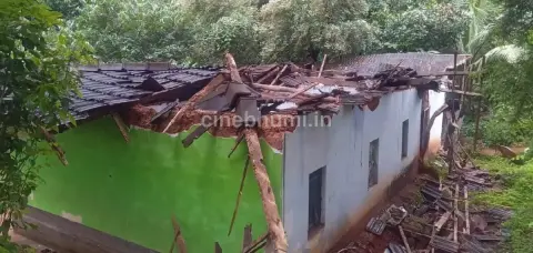 പാലക്കാട് ശക്തമായ മഴയിൽ വീട് തകർന്ന് വീണു