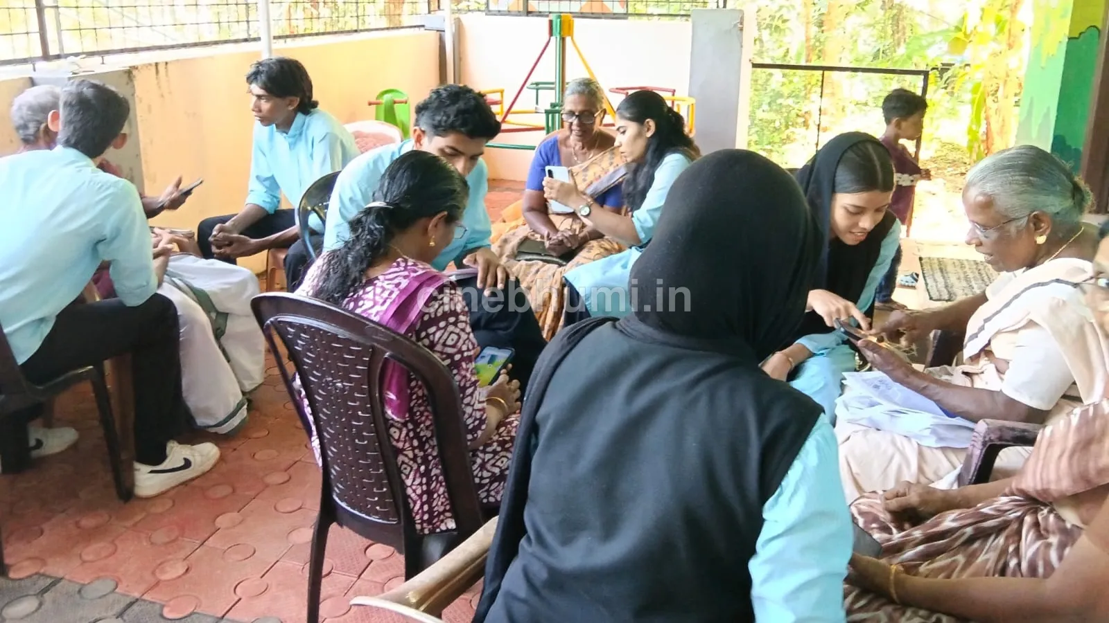 പേരാമ്പ്രയിൽ മുതിർന്ന പൗരർക്ക് ഡിജിറ്റൽ സാക്ഷരതാ ക്ലാസുകൾ