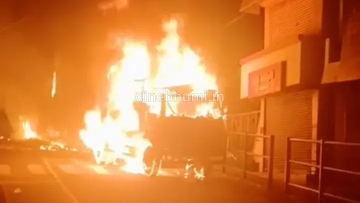 കക്കട്ടിൽ ആക്രി സാധനങ്ങൾ കയറ്റിയ ലോറിയ്ക്ക് തീപ്പിടിച്ചു
