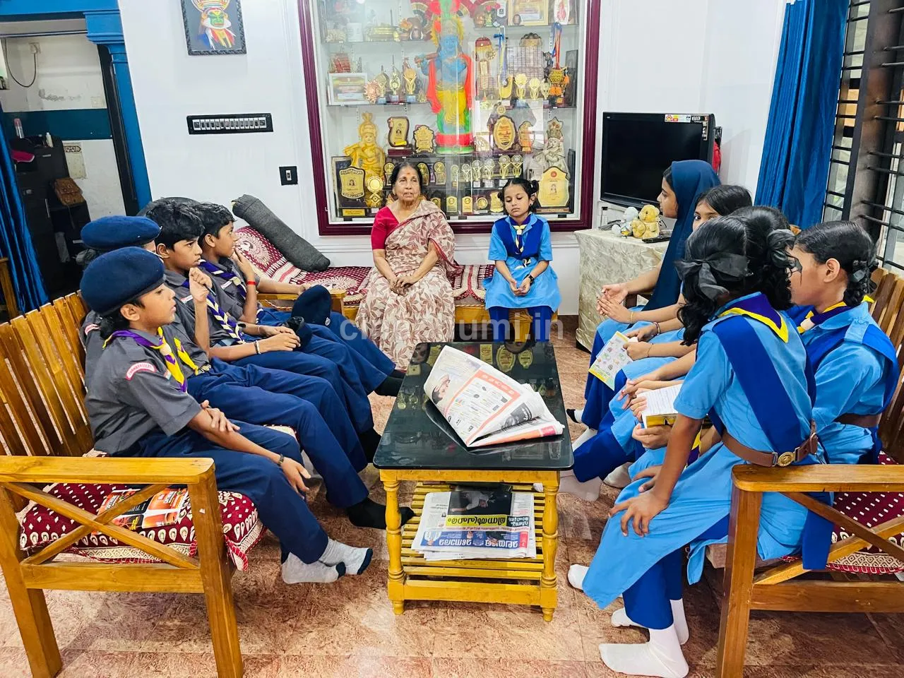 മുതിർന്നവരുടെ ജീവിതാനുഭവങ്ങൾ തേടി വിദ്യാർത്ഥികൾ വീടുകളിലെത്തി